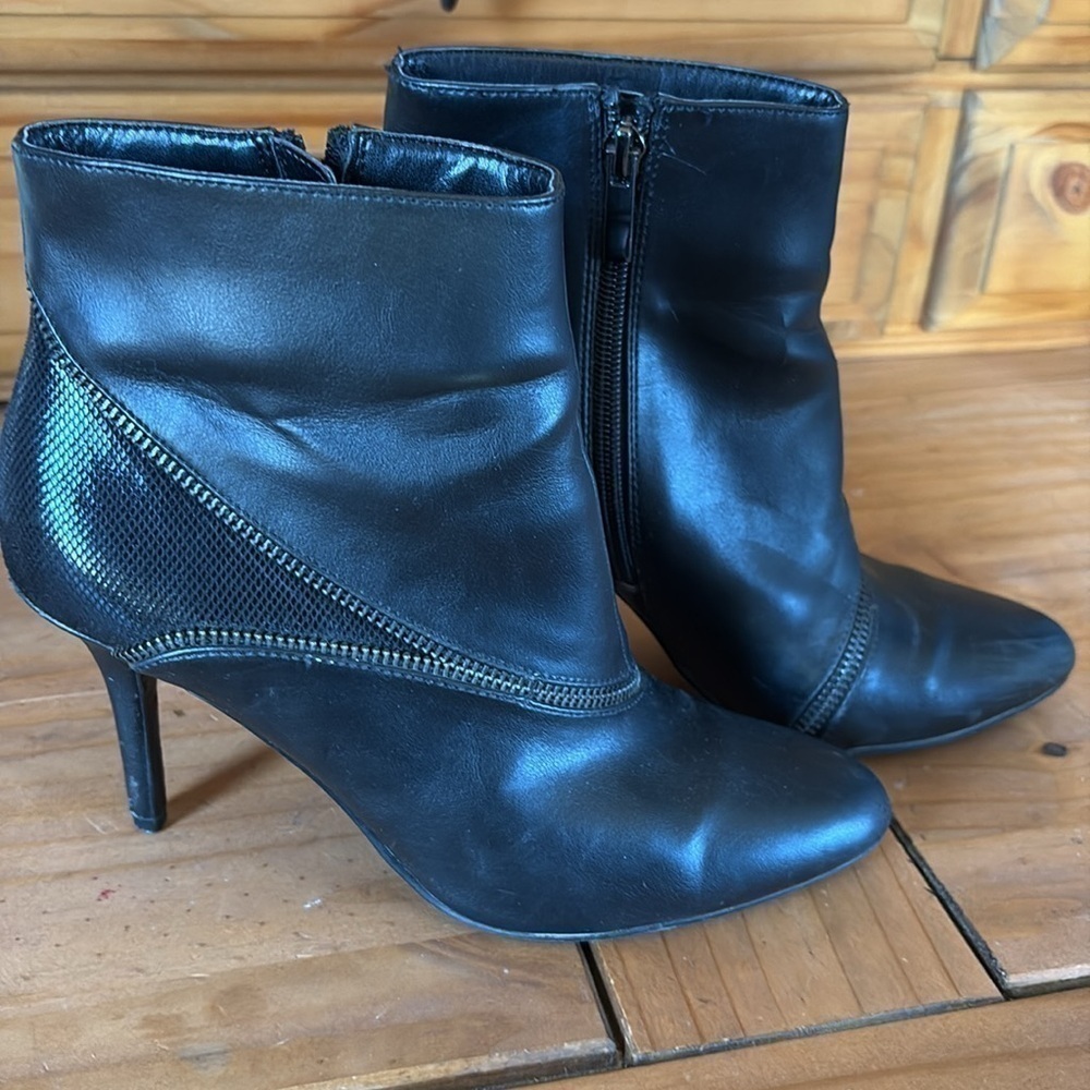 Kelly and Katie Black heeled ankle moto boots zipper accent stiletto size 6.5 - Picture 4 of 15